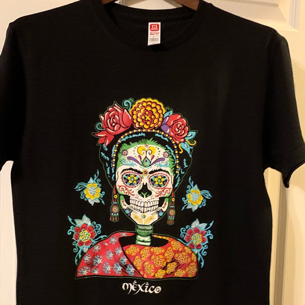 New Woman Frida Khalo Skull T-shirt.
